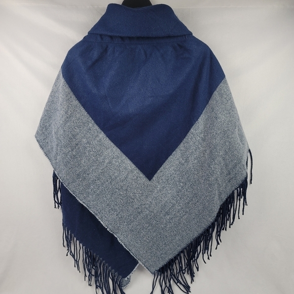 NWT Soft toggle button Blue Colorblock fringe poncho Cape I37 - Picture 4 of 7